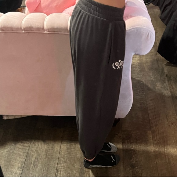 H&M Matching Set (sweatpants) - Picture 2 of 5